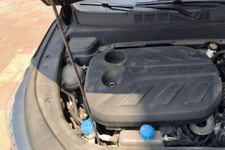 Used CHANGAN OSHAN X5 PLUS 2023 Revised 1.5T DCT Excellence Edition Engine Bay Right