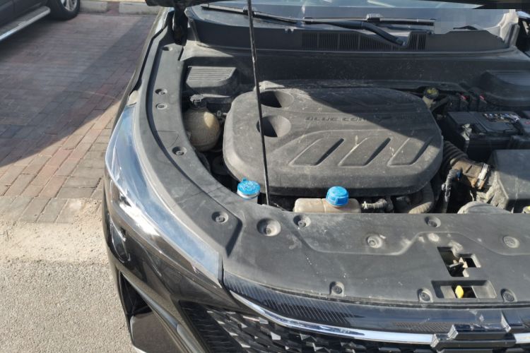 Used CHANGAN OSHAN X5 PLUS 2023 1.5T DCT Excellence Edition Engine Bay Right