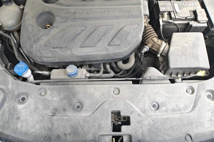 Used CHANGAN OSHAN X5 PLUS 2023 Revised Version 1.5T DCT Navigation Edition Engine Bay
