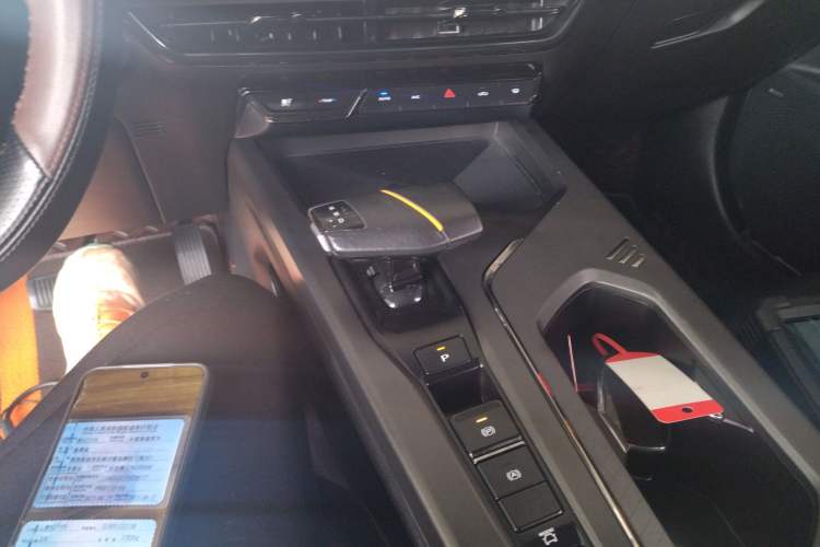 Used CHANGAN OSHAN X5 PLUS 2023 Revised 1.5T DCT Excellence Edition Gear Lever