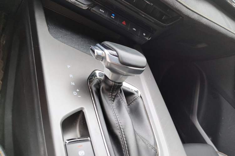 Used CHANGAN OSHAN X5 PLUS 2023 Revised 1.5T DCT Pioneer Edition Gear Lever