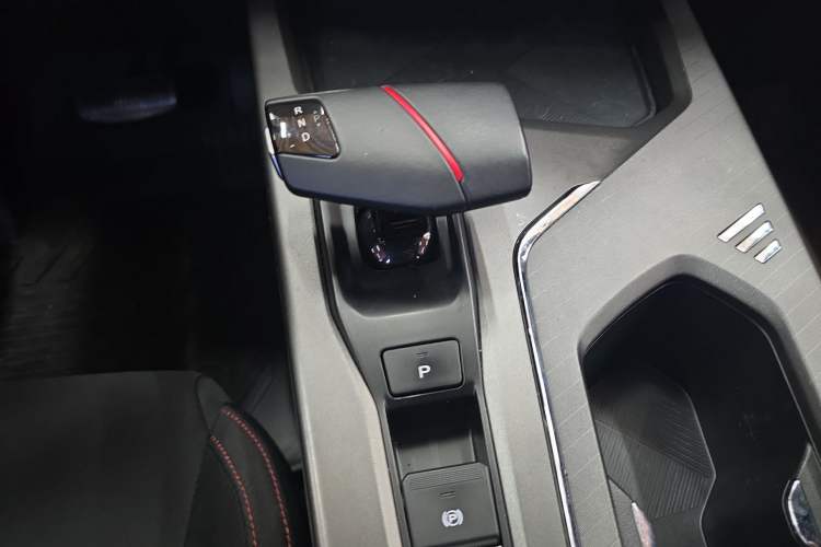 Used CHANGAN OSHAN X5 PLUS 2023 1.5T DCT Enjoyment Version Gear Lever