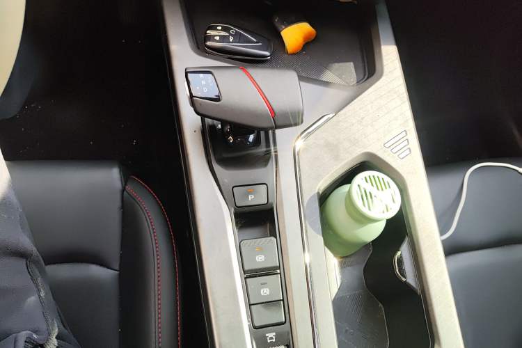 Used CHANGAN OSHAN X5 PLUS 2023 Revised Version 1.5T DCT Navigation Edition Gear Lever