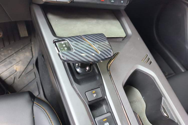 Used CHANGAN OSHAN X5 PLUS 2023 Revised 1.5T DCT Excellence Edition Gear Lever