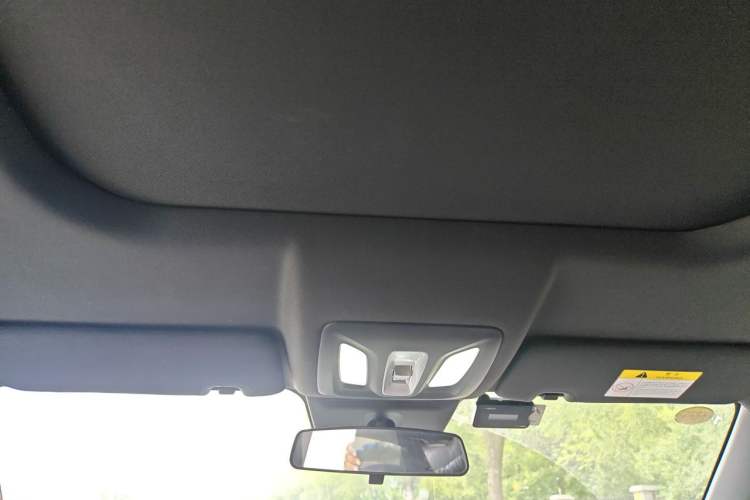 Used CHANGAN OSHAN X5 PLUS 2023 Revised Version 1.5T DCT Navigation Edition Headliner