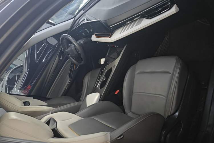 Used CHANGAN OSHAN X5 PLUS 2023 Revised 1.5T DCT Smart & Fun AI Edition Right Front Seat