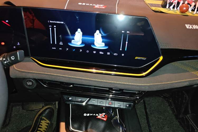 Used CHANGAN OSHAN X5 PLUS 2023 1.5T DCT Pioneer Edition Audio And AC Panel