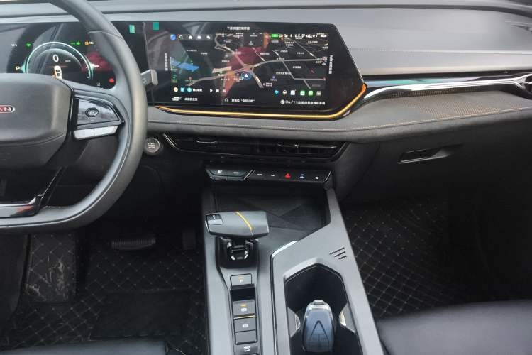 Used CHANGAN OSHAN X5 PLUS 2023 Revised 1.5T DCT Excellence Edition Audio And AC Panel