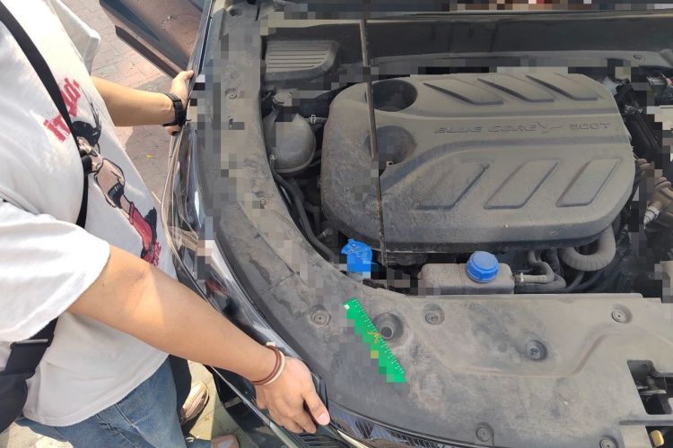Used CHANGAN OSHAN X5 PLUS 2023 Revised Version 1.5T DCT Navigation Edition Engine Bay Right