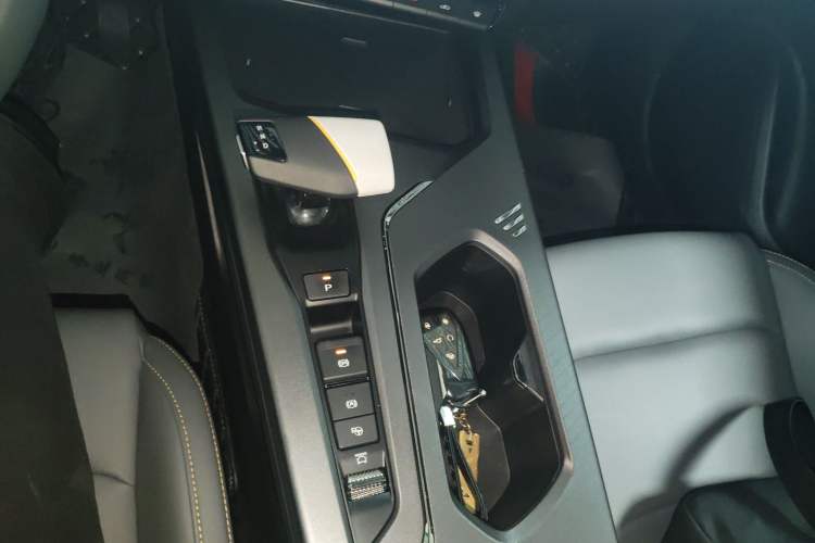 Used CHANGAN OSHAN X5 PLUS 2023 1.5T DCT Smart & Fun AI Edition Gear Lever