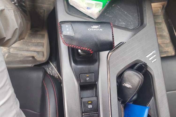 Used CHANGAN OSHAN X5 PLUS 2023 Revised Version 1.5T DCT Navigation Edition Gear Lever