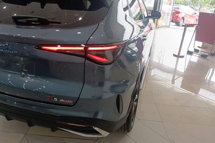 Used CHANGAN OSHAN X5 PLUS 2023 1.5T DCT Excellence Edition Right Rear Taillight