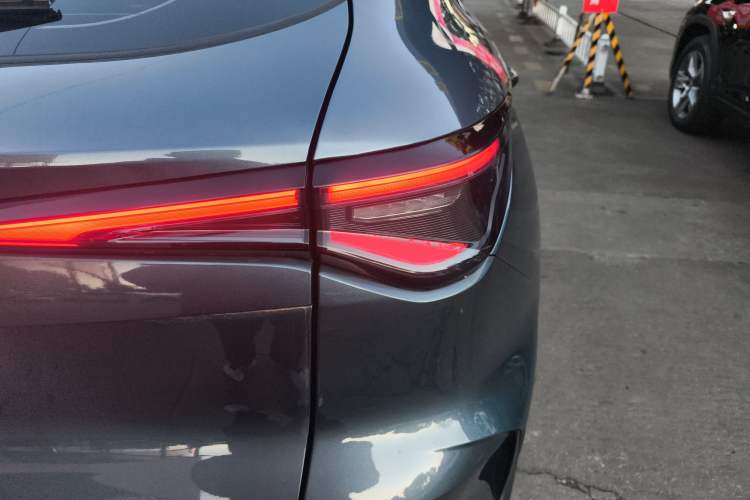 Used CHANGAN OSHAN X5 PLUS 2023 Revised 1.5T DCT Excellence Edition Right Rear Taillight