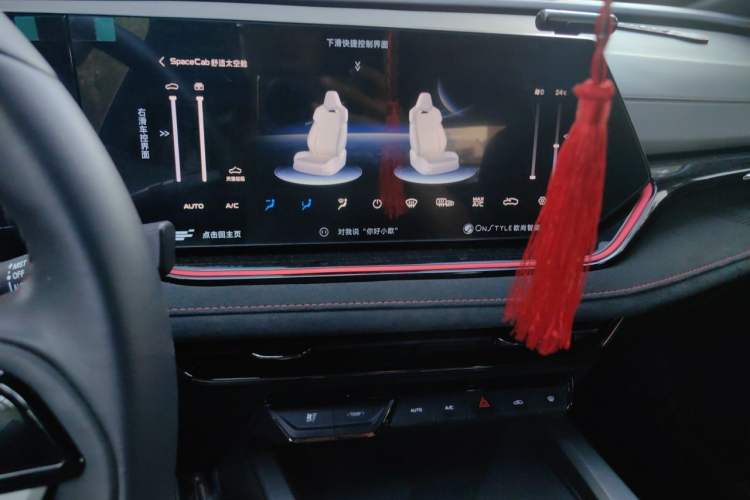 Used CHANGAN OSHAN X5 PLUS 2023 Revised Version 1.5T DCT Navigation Edition Audio And AC Panel