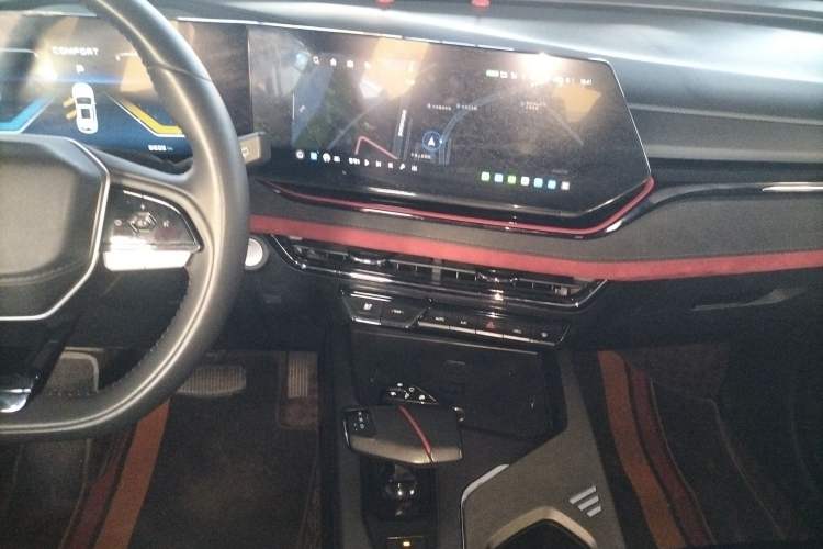Used CHANGAN OSHAN X5 PLUS 2023 Revised Version 1.5T DCT Navigation Edition Audio And AC Panel