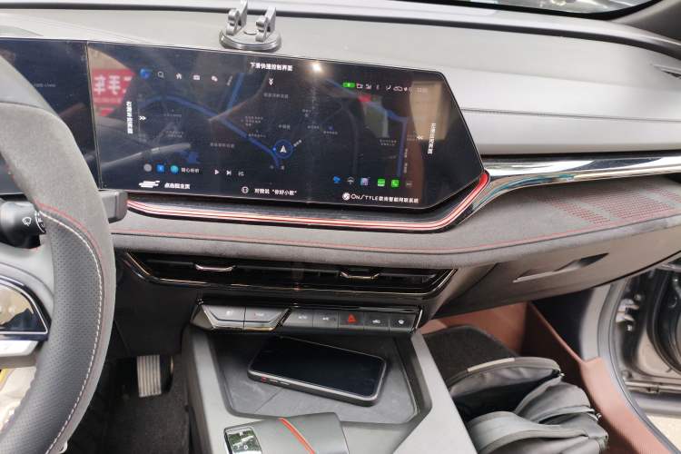 Used CHANGAN OSHAN X5 PLUS 2023 Revised Version 1.5T DCT Navigation Edition Audio And AC Panel