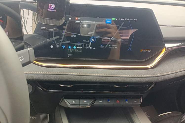 Used CHANGAN OSHAN X5 PLUS 2023 Revised 1.5T DCT Pioneer Edition Audio And AC Panel