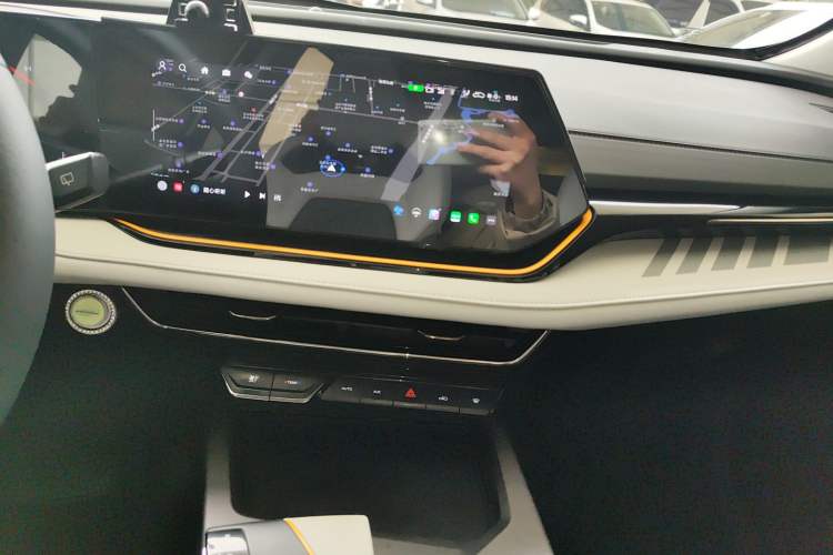 Used CHANGAN OSHAN X5 PLUS 2023 1.5T DCT Excellence Edition Audio And AC Panel