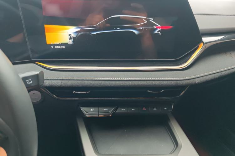 Used CHANGAN OSHAN X5 PLUS 2023 1.5T DCT Excellence Edition Audio And AC Panel