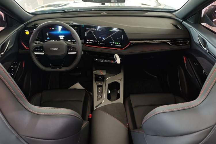 Used CHANGAN OSHAN X5 PLUS 2023 Revised Version 1.5T DCT Navigation Edition Center Console