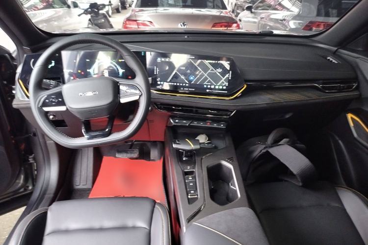Used CHANGAN OSHAN X5 PLUS 2023 1.5T DCT Excellence Edition Center Console