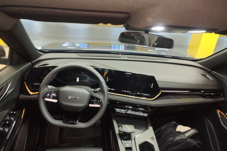 Used CHANGAN OSHAN X5 PLUS 2023 Revised 1.5T DCT Excellence Edition Center Console