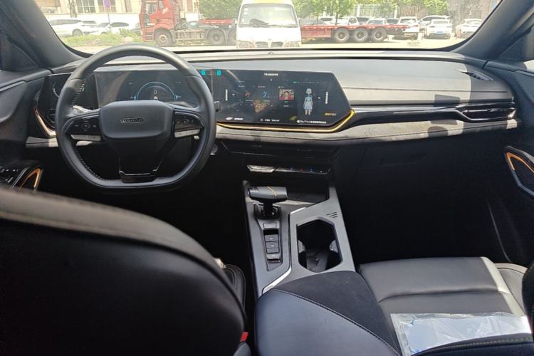 Used CHANGAN OSHAN X5 PLUS 2023 1.5T DCT Pioneer Edition Dynamic Version Center Console