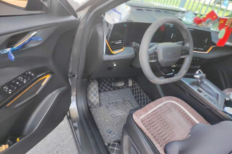 Used CHANGAN OSHAN X5 PLUS 2023 1.5T DCT Pioneer Edition Driver Seat
