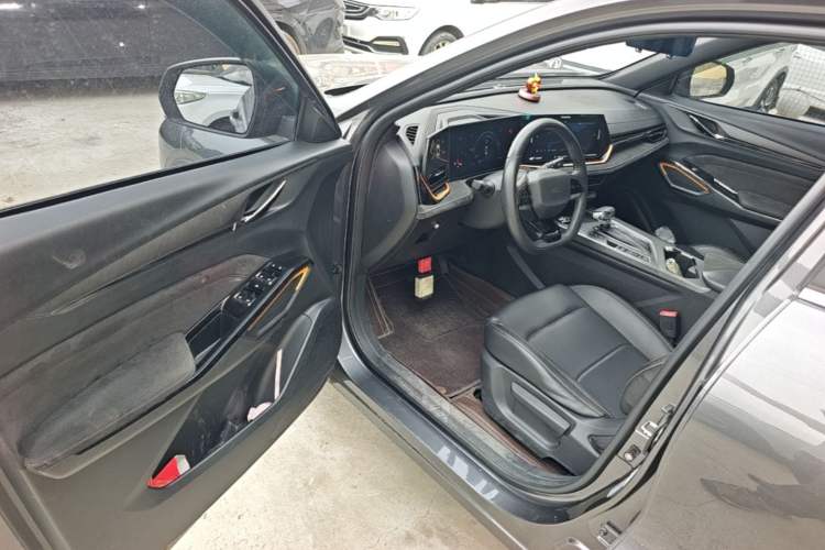 Used CHANGAN OSHAN X5 PLUS 2023 Revised 1.5T DCT Pioneer Edition Driver Seat