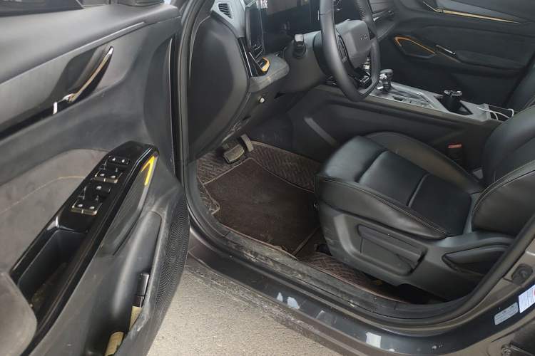 Used CHANGAN OSHAN X5 PLUS 2023 Revised 1.5T DCT Pioneer Edition Driver Seat