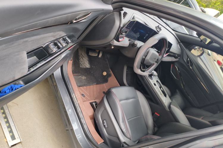Used CHANGAN OSHAN X5 PLUS 2023 Revised Version 1.5T DCT Navigation Edition Driver Seat