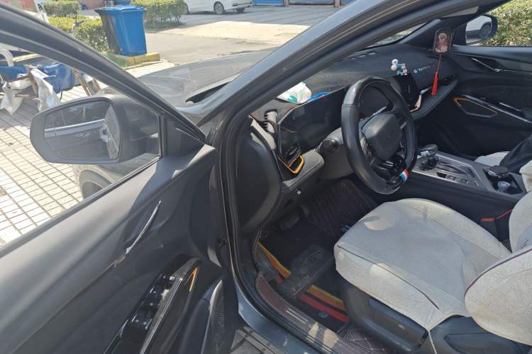 Used CHANGAN OSHAN X5 PLUS 2023 Revised 1.5T DCT Pioneer Edition Driver Seat