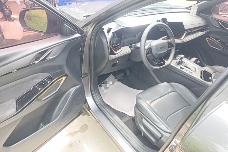 Used CHANGAN OSHAN X5 PLUS 2023 Revised 1.5T DCT Pioneer Edition Driver Seat