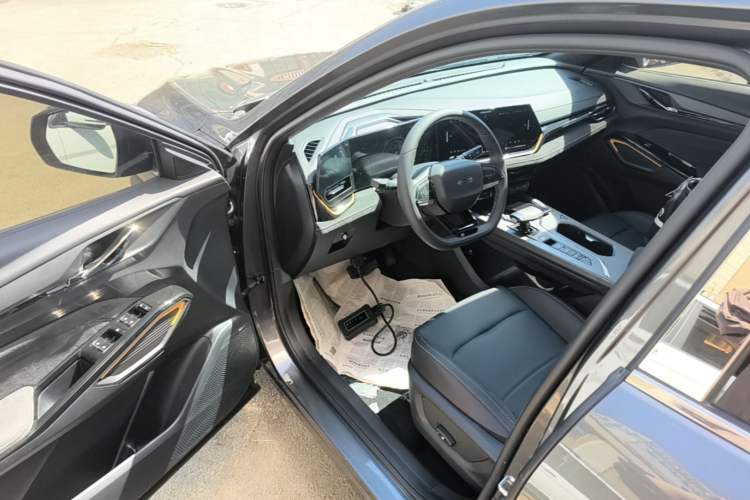 Used CHANGAN OSHAN X5 PLUS 2023 Revised 1.5T DCT Excellence Edition Driver Seat