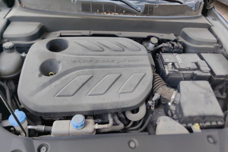 Used CHANGAN OSHAN X5 PLUS 2023 Revised Version 1.5T DCT Navigation Edition Engine Bay