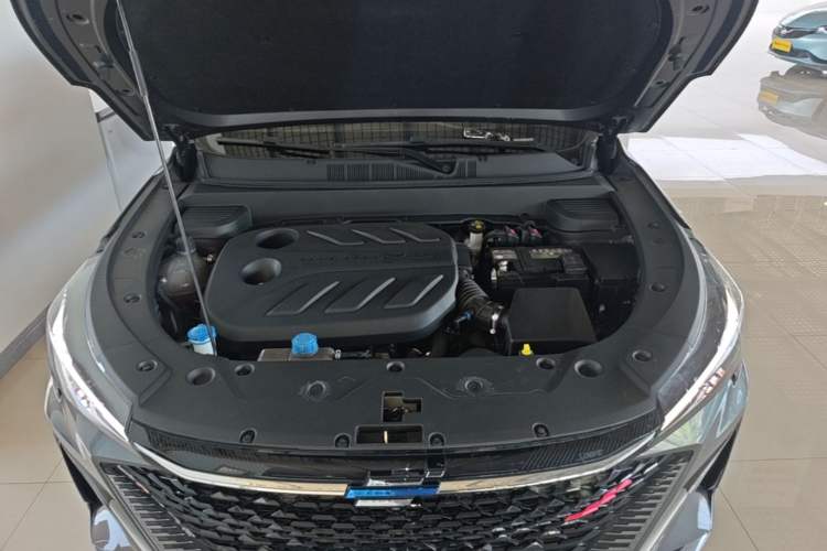 Used CHANGAN OSHAN X5 PLUS 2023 Revised Version 1.5T DCT Navigation Edition Engine Bay