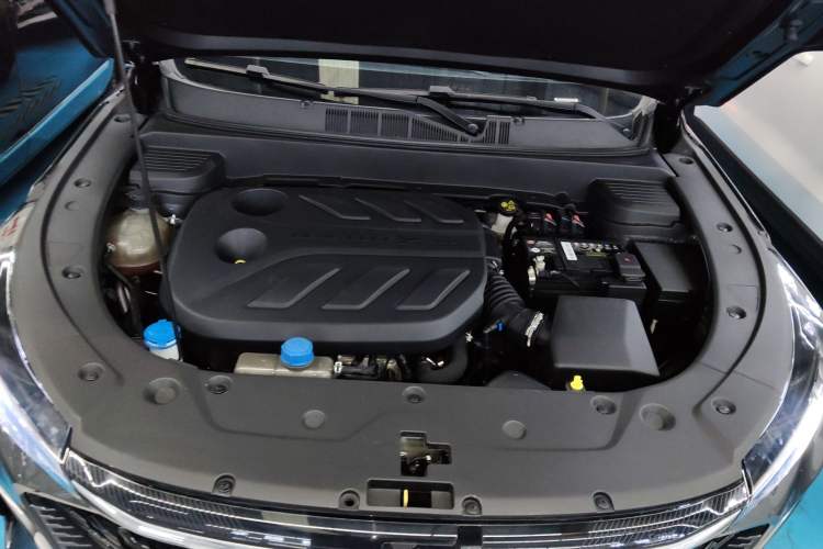 Used CHANGAN OSHAN X5 PLUS 2023 Revised 1.5T DCT Pioneer Edition Engine Bay