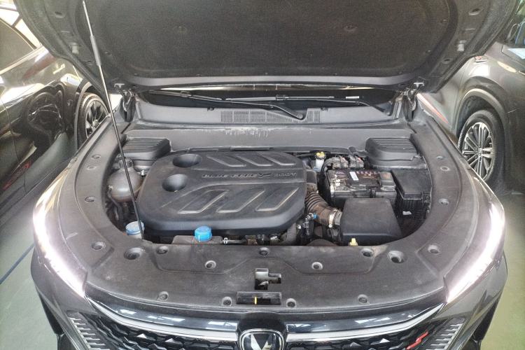 Used CHANGAN OSHAN X5 PLUS 2023 Revised Version 1.5T DCT Navigation Edition Engine Bay