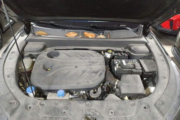 Used CHANGAN OSHAN X5 PLUS 2023 Revised Version 1.5T DCT Navigation Edition Engine Bay