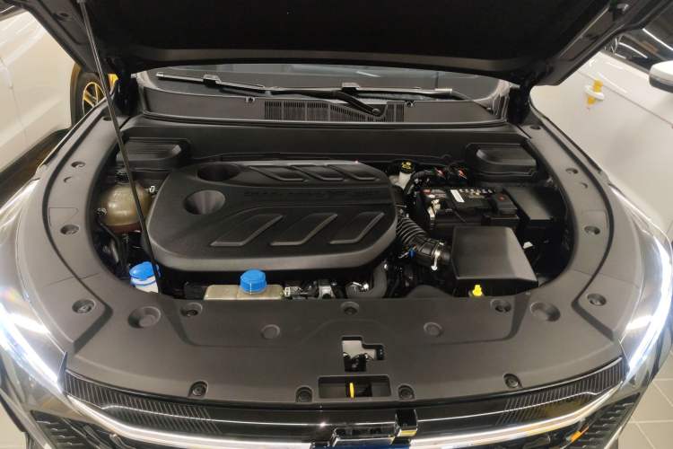 Used CHANGAN OSHAN X5 PLUS 2023 Revised 1.5T DCT Excellence Edition Engine Bay