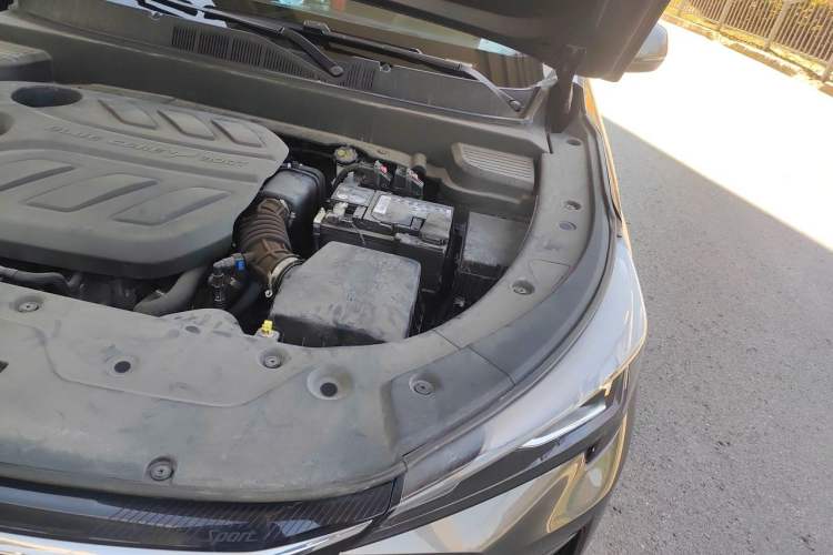 Used CHANGAN OSHAN X5 PLUS 2023 1.5T DCT Pioneer Edition Engine Bay Left