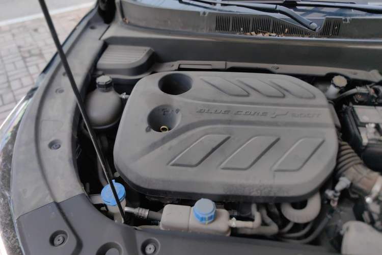 Used CHANGAN OSHAN X5 PLUS 2023 Revised Version 1.5T DCT Navigation Edition Engine Bay Right