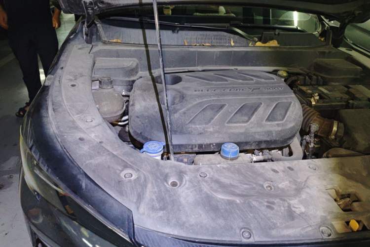 Used CHANGAN OSHAN X5 PLUS 2023 Revised 1.5T DCT Excellence Edition Engine Bay Right