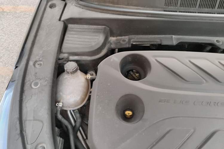 Used CHANGAN OSHAN X5 PLUS 2023 Revised Version 1.5T DCT Navigation Edition Engine Bay Right
