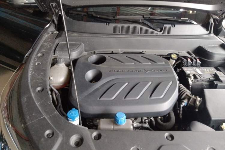 Used CHANGAN OSHAN X5 PLUS 2023 Revised 1.5T DCT Excellence Edition Engine Bay Right