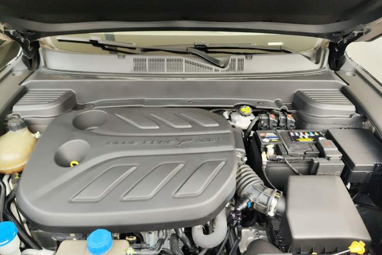 Used CHANGAN OSHAN X5 PLUS 2023 1.5T DCT Excellence Edition Engine Bay
