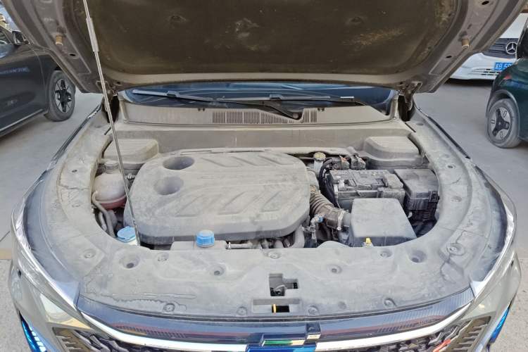 Used CHANGAN OSHAN X5 PLUS 2023 Revised Version 1.5T DCT Navigation Edition Engine Bay