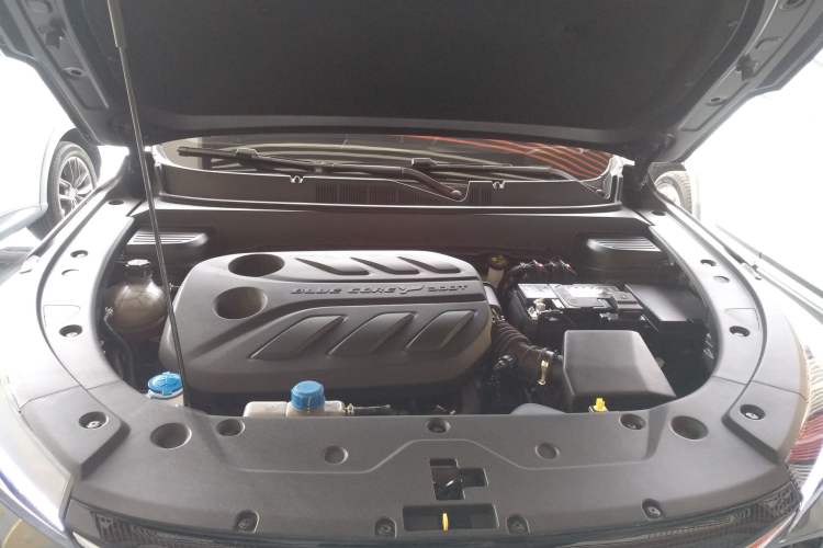 Used CHANGAN OSHAN X5 PLUS 2023 Revised Version 1.5T DCT Navigation Edition Engine Bay