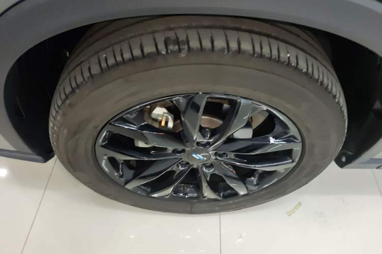 Used CHANGAN OSHAN X5 PLUS 2023 Revised 1.5T DCT Pioneer Edition Exterior 1