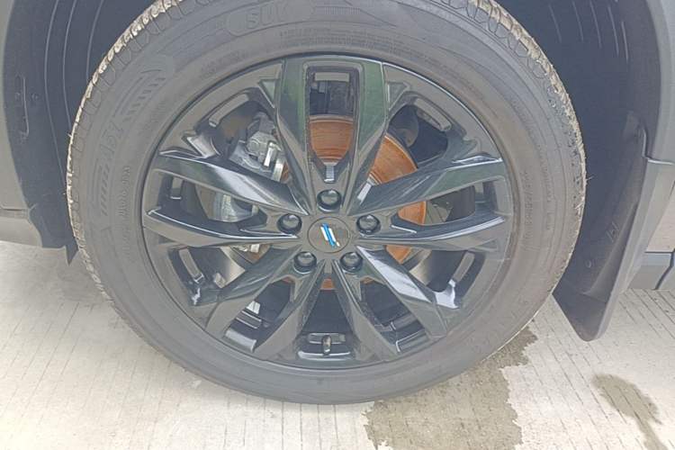 Used CHANGAN OSHAN X5 PLUS 2023 Revised 1.5T DCT Pioneer Edition Exterior 4